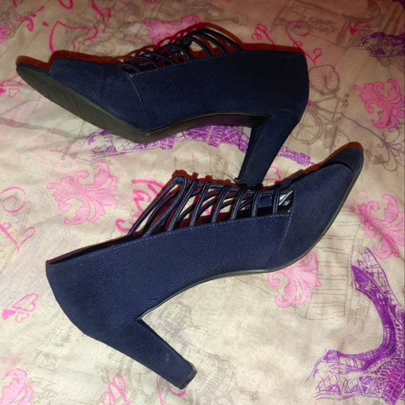 Blue Suede heels - Picture 1 of 5